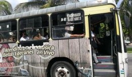 娱乐吃瓜酱公交车